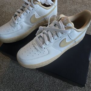 Nike Men's White and Tan Sneakers
